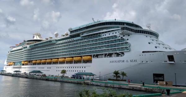 how big is the navigator of the seas cruise ship